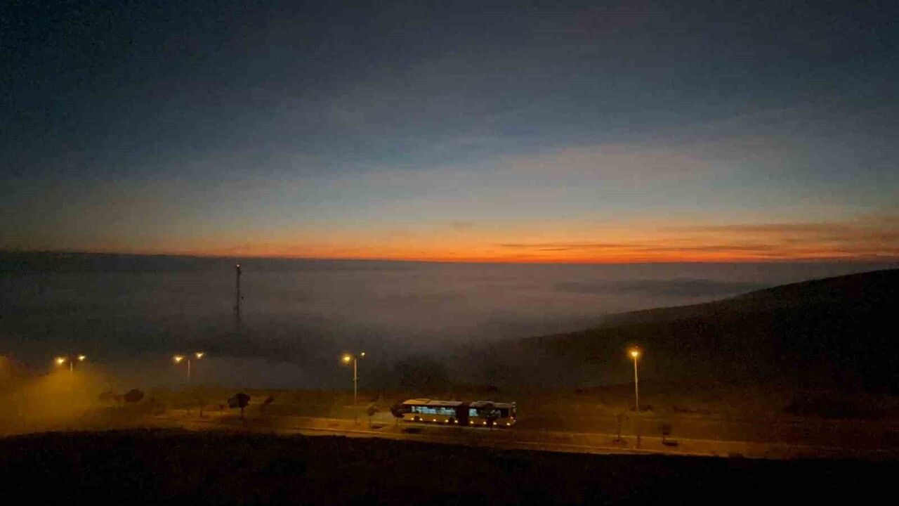Batman'da Gün Batımı ve Yoğun Sis Harika Bir Manzara Oluşturdu