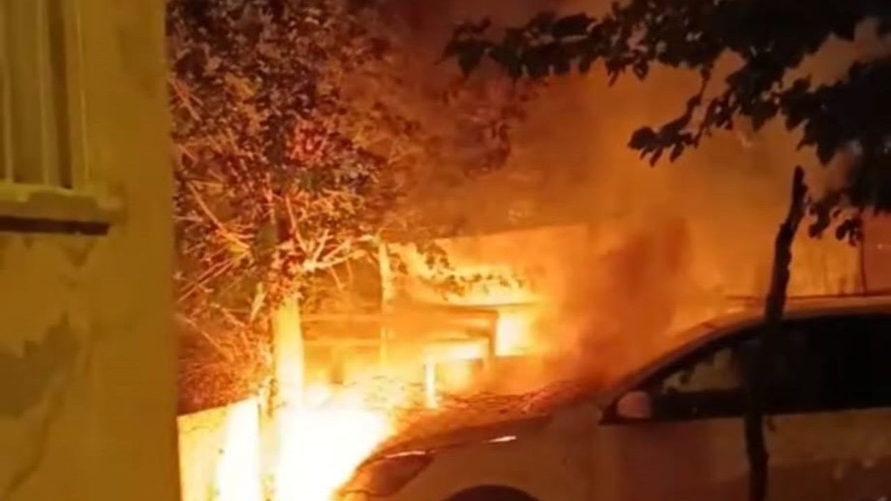 Batman'da Park Halindeki Araçta Yangın Çıktı