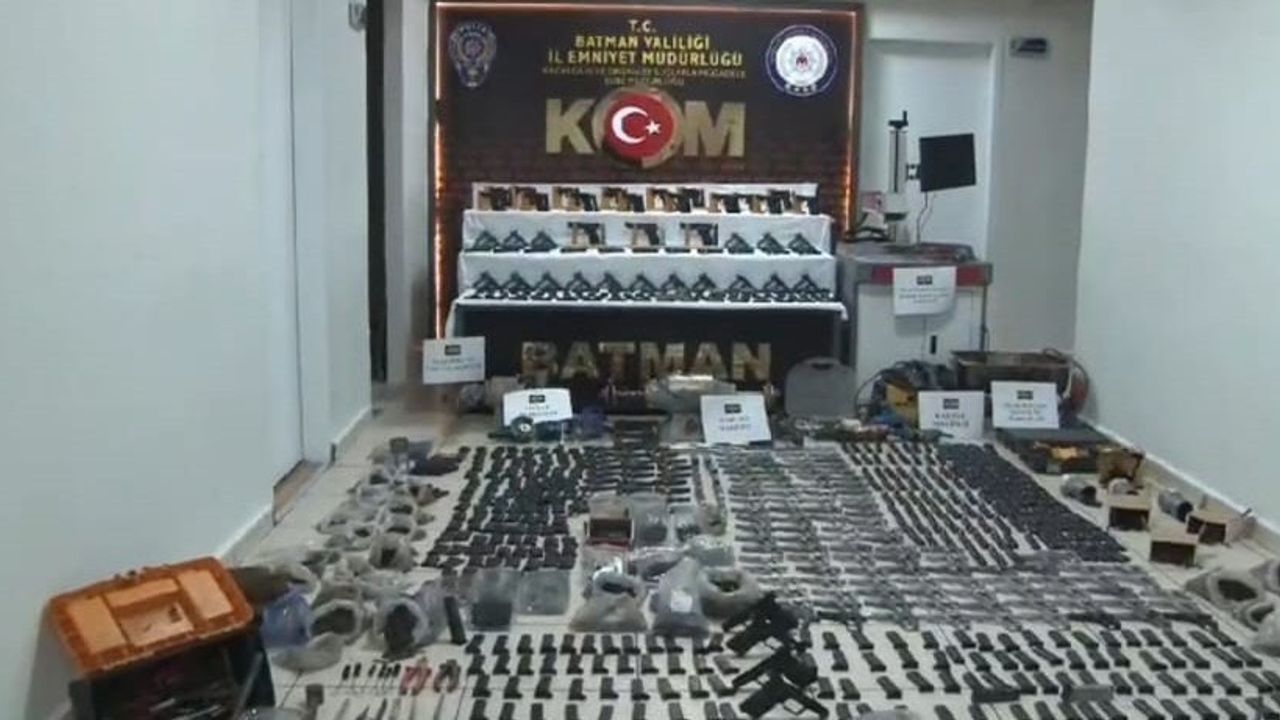Batman'da Silah Kaçakçılarına Darbe: 2 Binden Fazla Silah Ele Geçirildi