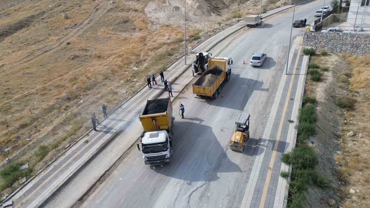Battalgazi Belediyesi Çamurlu Mahallesi'nde Asfalt Yama Çalışmaları