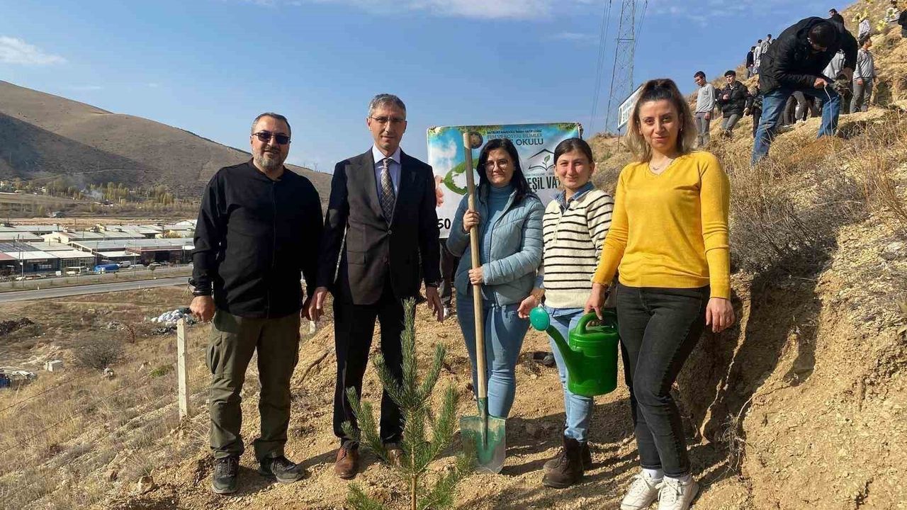 Bayburt Anadolu İmam Hatip Lisesi Hatıra Ormanı Oluşturdu