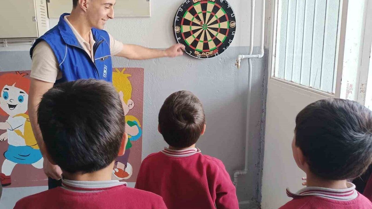 Bayburt Gençlik Merkezi Öğrencilerle Öğretmenler Gününü Kutladı