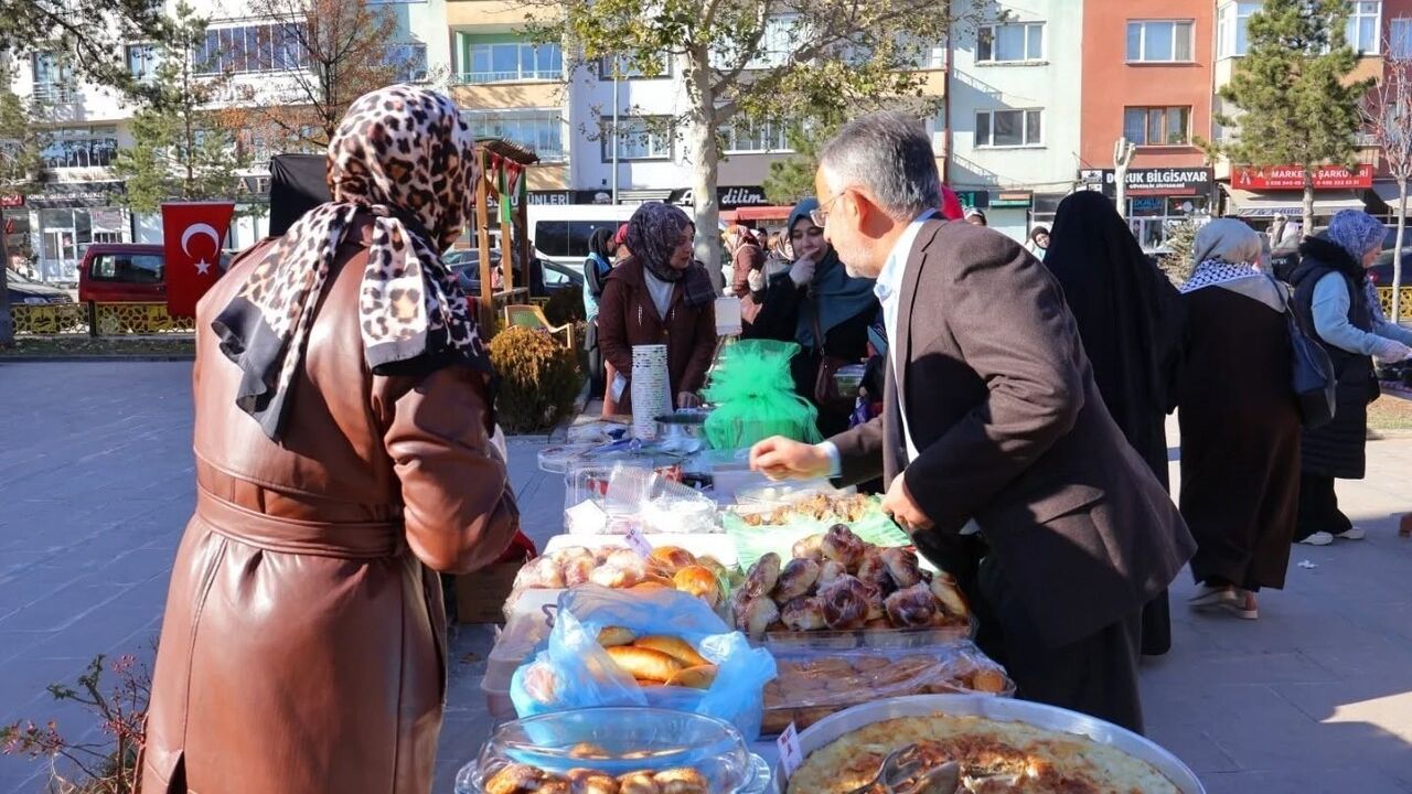 Bayburt'ta Filistin İçin Hayır Çarşıları Kuruldu
