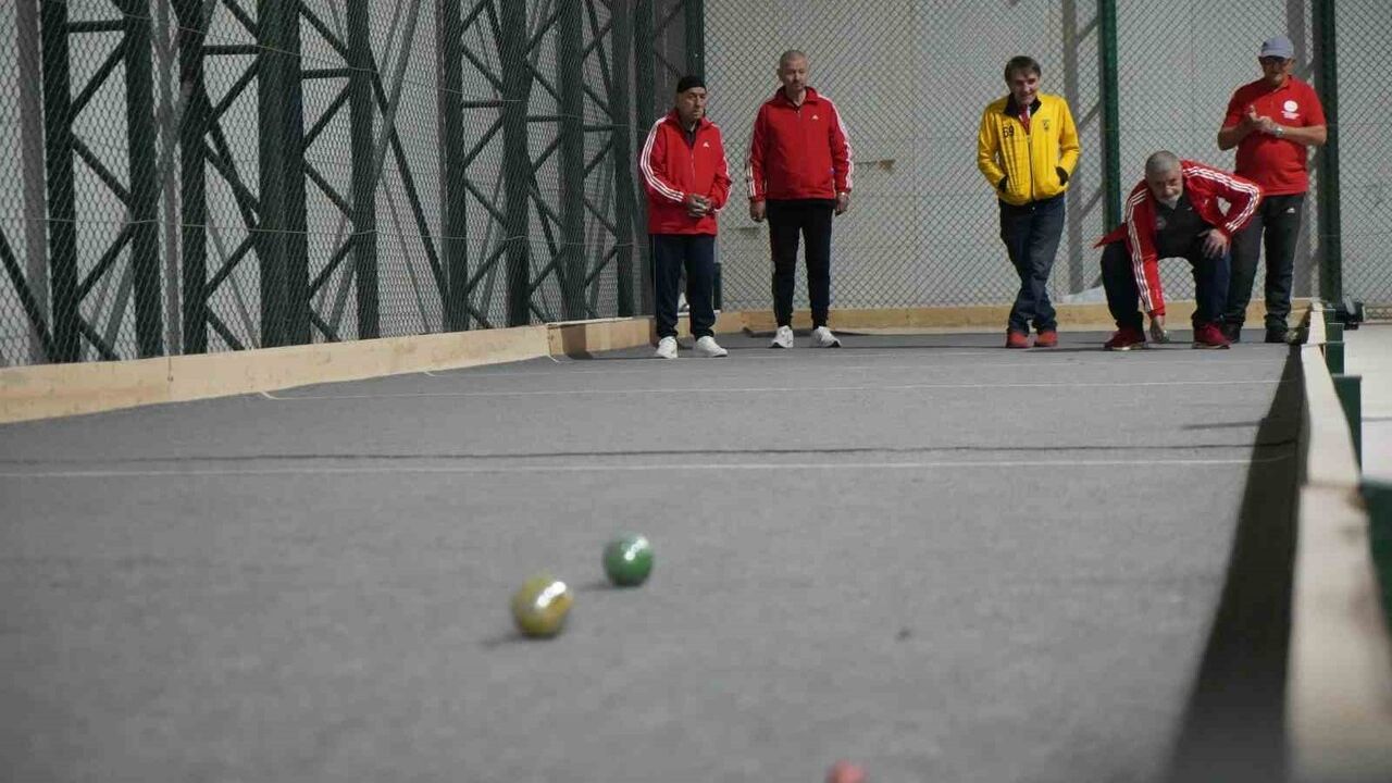 Bayburt'ta Huzurevi Sakinleri Bocce Müsabakasında Buluştu