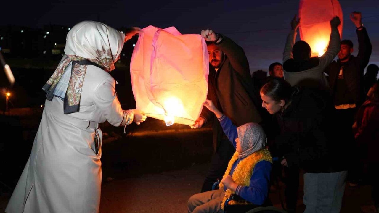 Bayburt'ta Özel Öğrencilerden Dilek Feneri Etkinliği