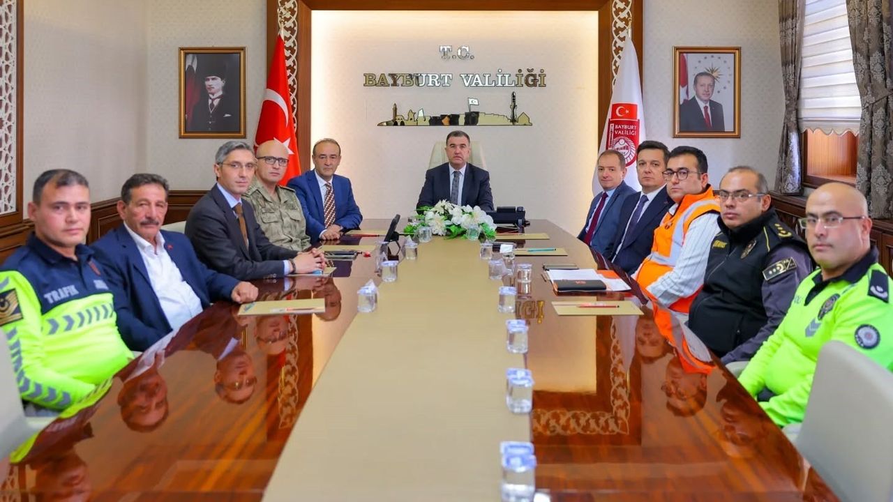Bayburt'ta Trafik Güvenliği ve Levha Sadeleştirme Toplantısı