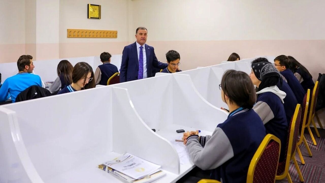 Bayburt Valisi Eldivan'dan Gençlere Verimli Zaman Kullanımı Tavsiyesi