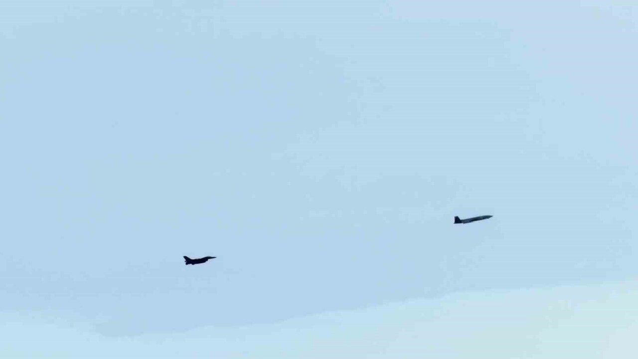 Bayraktar KIZILELMA F-16'ya Kilitlendi: Simüle Atışta Tam İskan