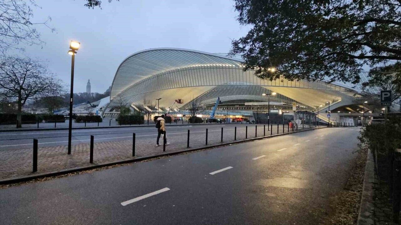 Belçika'da Genel Grev Ülkede Hayatı Durdurdu