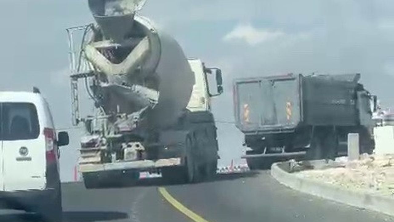 Beton Mikseri Adıyaman'da Trafikte İlerledi