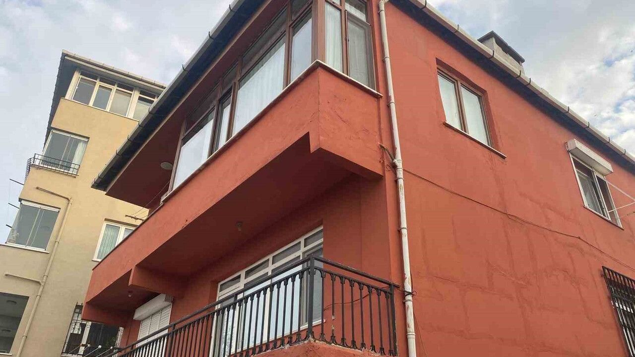 Beykoz'da Çatlayan Binalar Tahliye Edildi