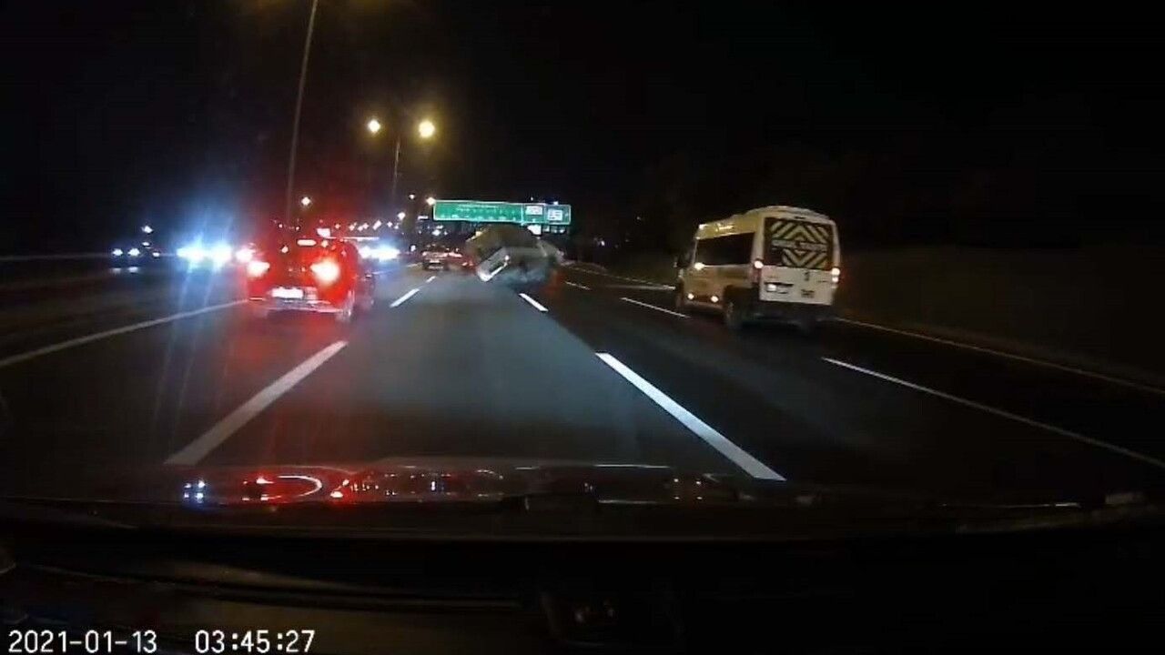 Beykoz'da Takla Atan Araç Kazası Kameralara Yansıdı