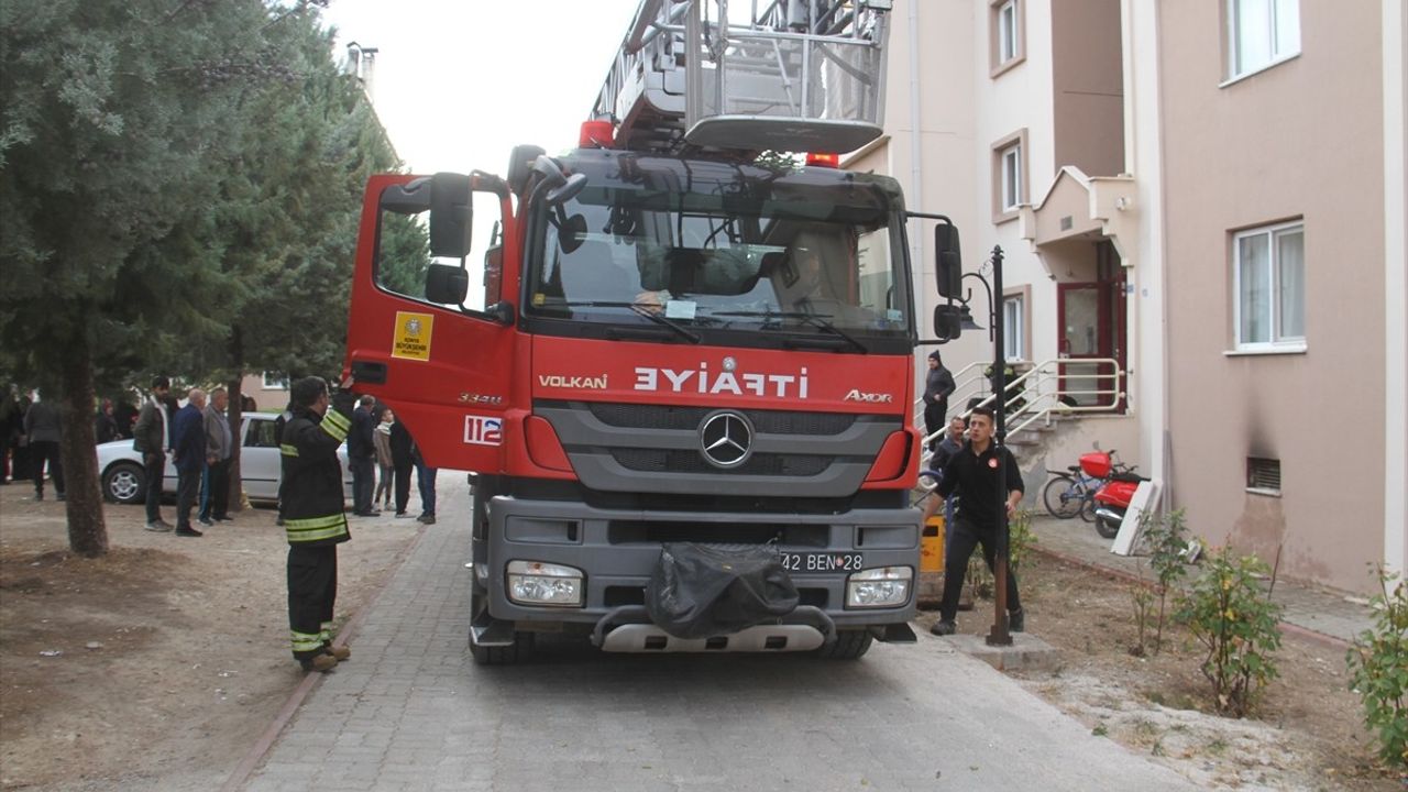 Beyşehir'de 4 Katlı Binada Yangın: Bir Kadın Yaralı