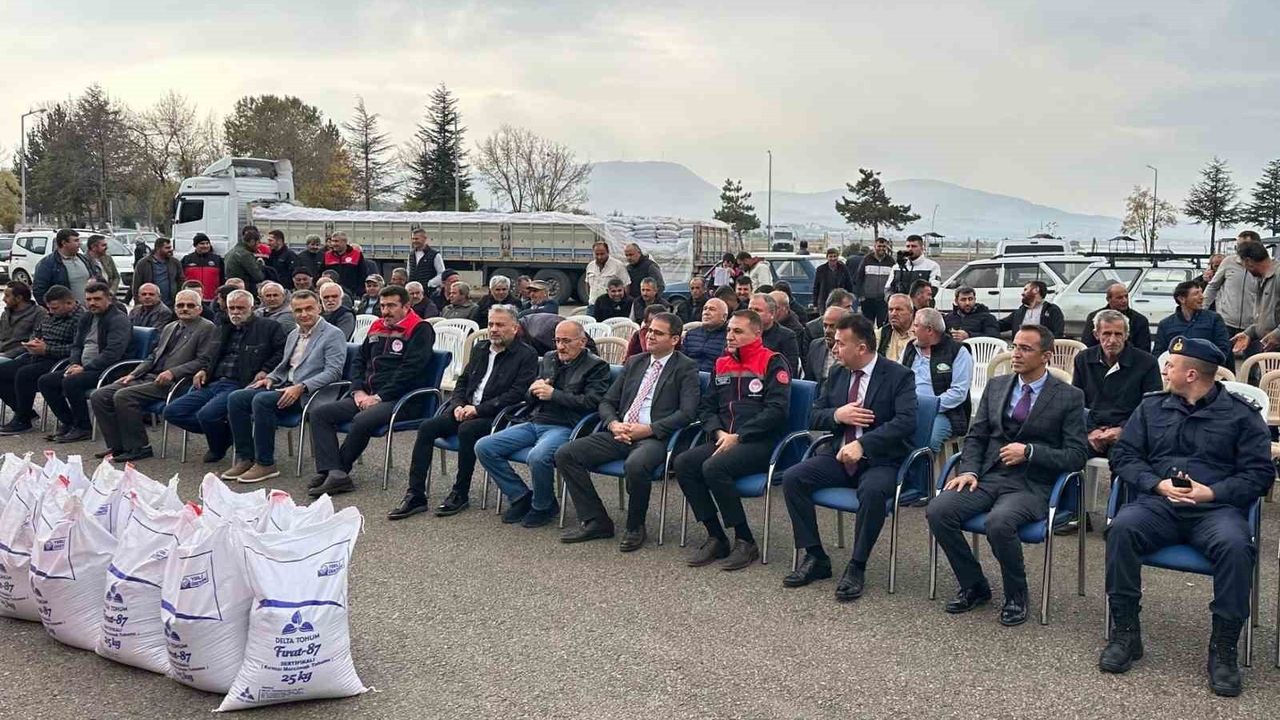 Beyşehir'de Çiftçilere Kırmızı Mercimek Tohumu Desteği