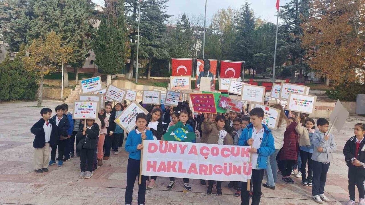 Bilecik'te Çocuk Hakları Günü Coşkusu