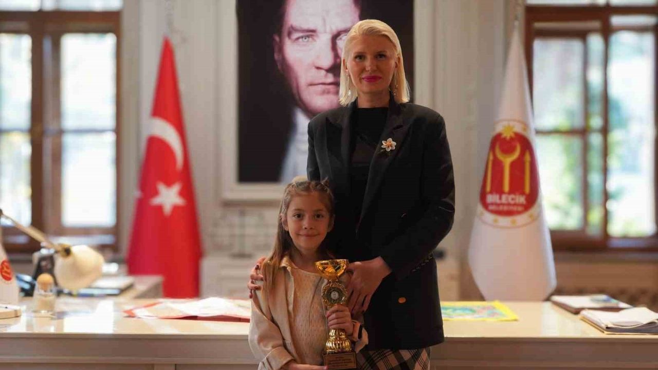 Bilecik'te Cumhuriyet Bayramı Etkinlikleri: Şiir ve Resim Yarışması Ödül Töreni