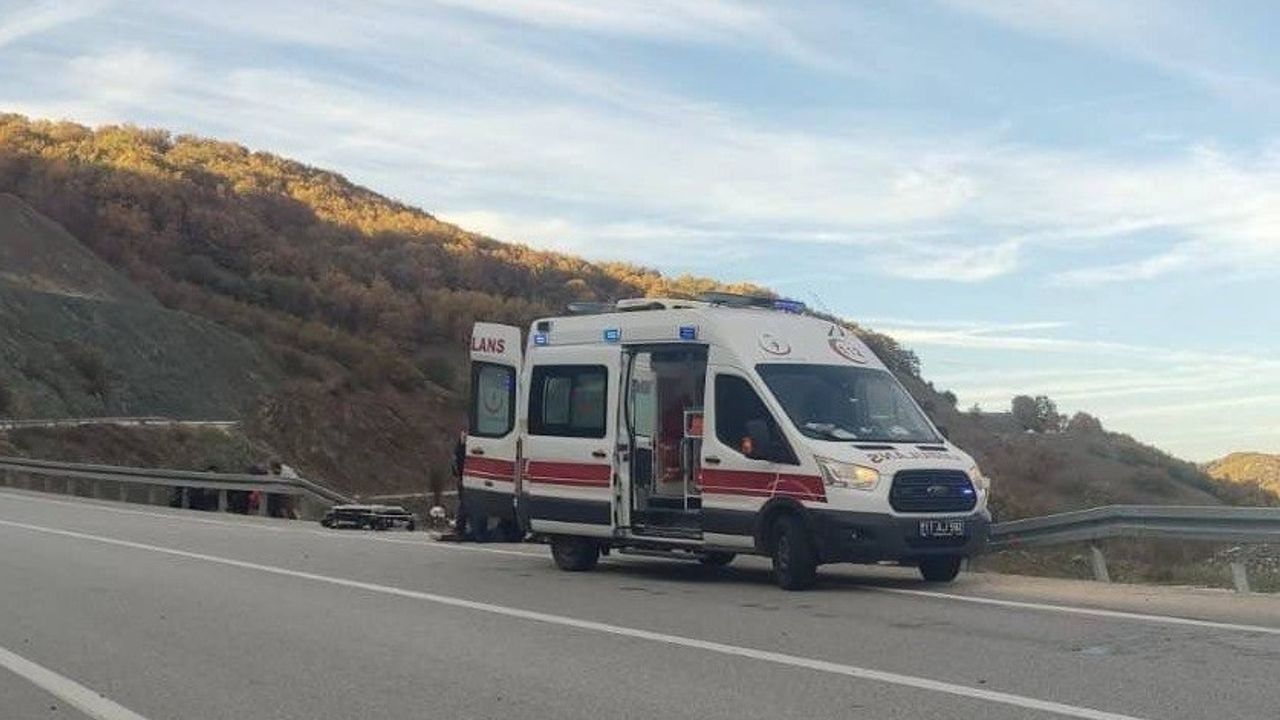 Bilecik'te Elektrik Direğine Çarpan Araç Kazası