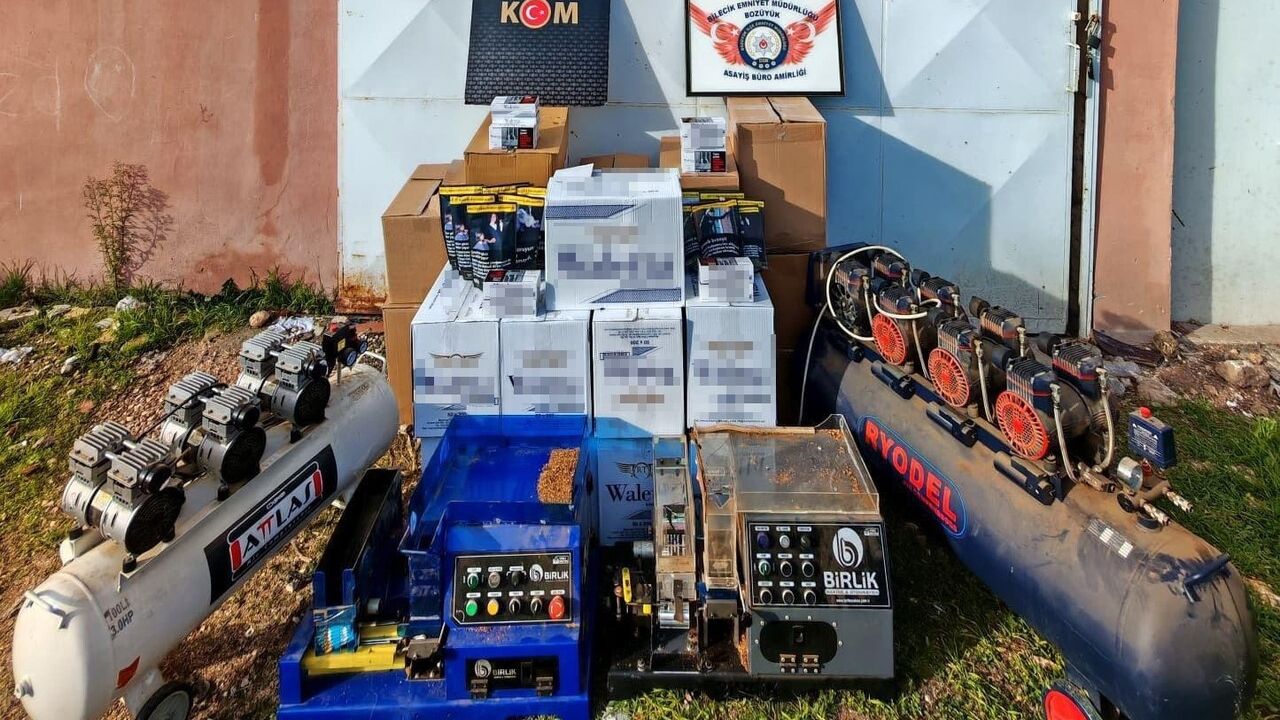 Bilecik'te Kaçak Tütün Operasyonu: 98 Bin Makaron Ele Geçirildi