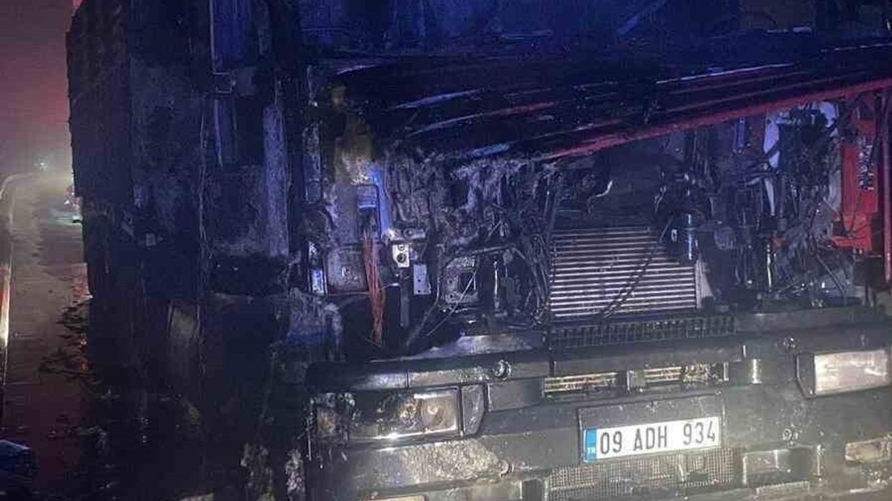 Bilecik'te Seyir Halindeki Tır Alev Aldı