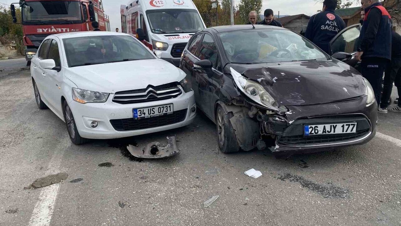 Bilecik'te Trafik Kazası: 5 Yaralı
