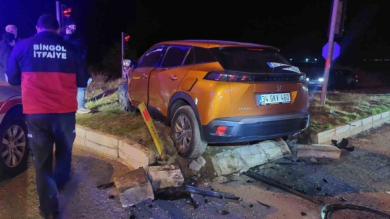 Bingöl'de Trafik Kazası: 4 Yaralı