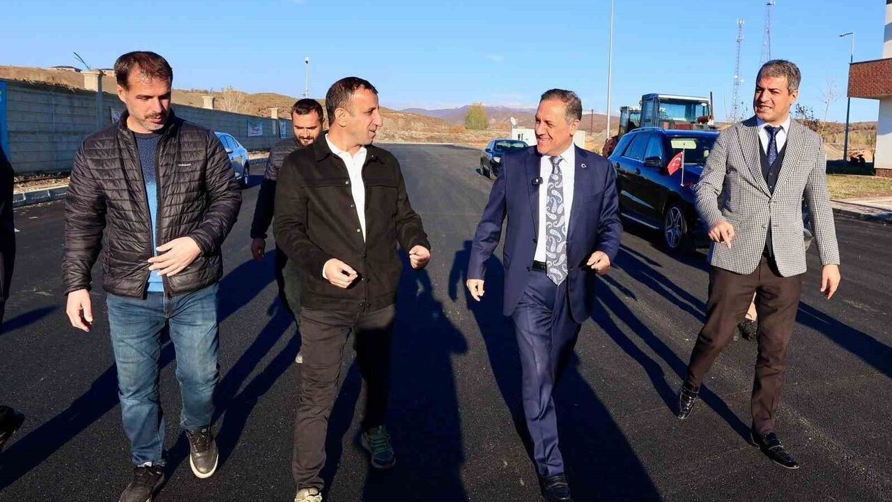 Bingöl Valisi Usta, Asfalt Çalışmalarını Yerinde İnceledi