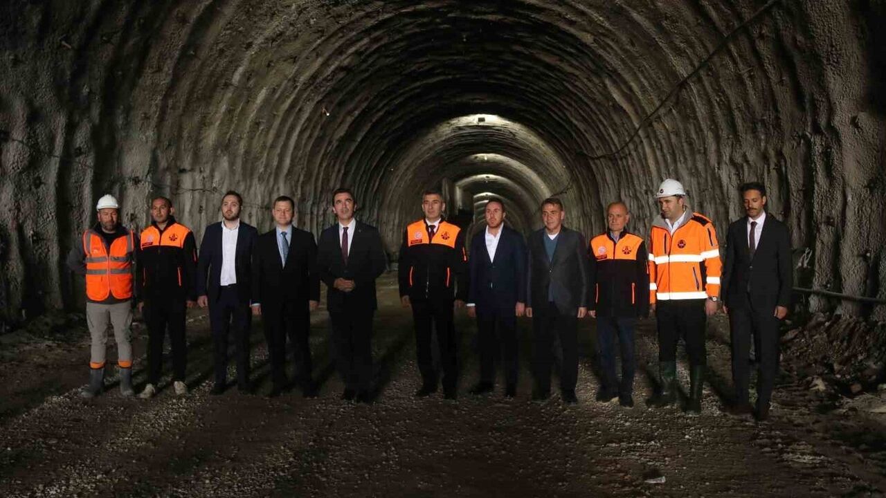 Bitlis, Van ve Diyarbakır Arasında Ulaşım Konforunu Artıran Projeler Devam Ediyor