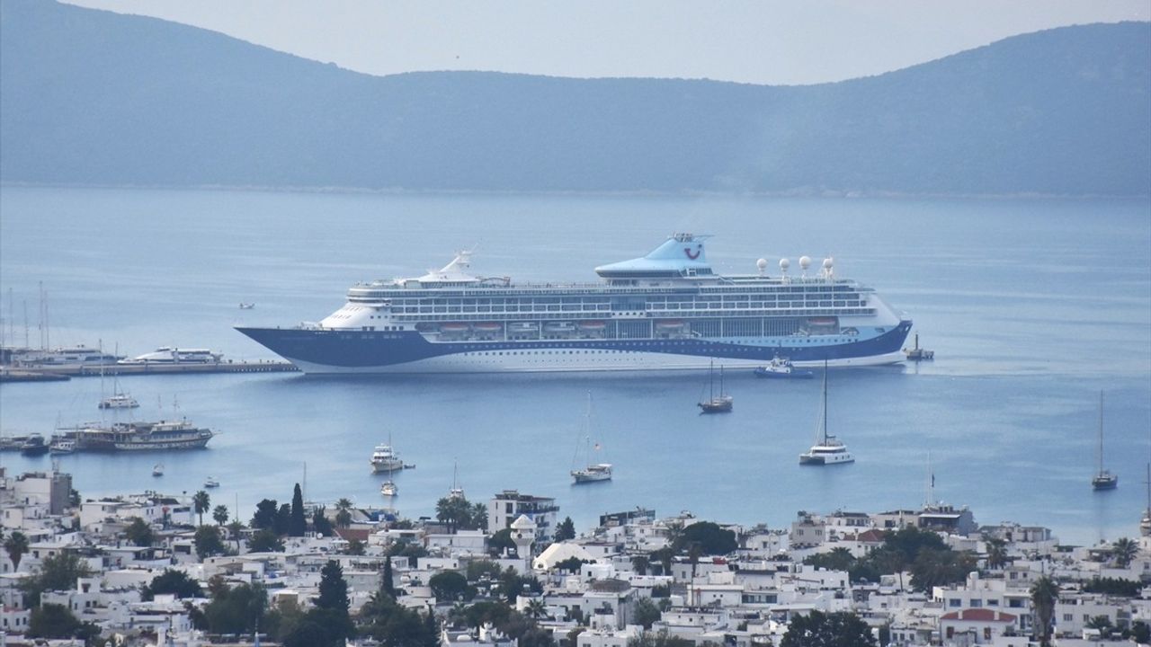Bodrum'a Kruvaziyer İle Gelen 1853 Yolcu