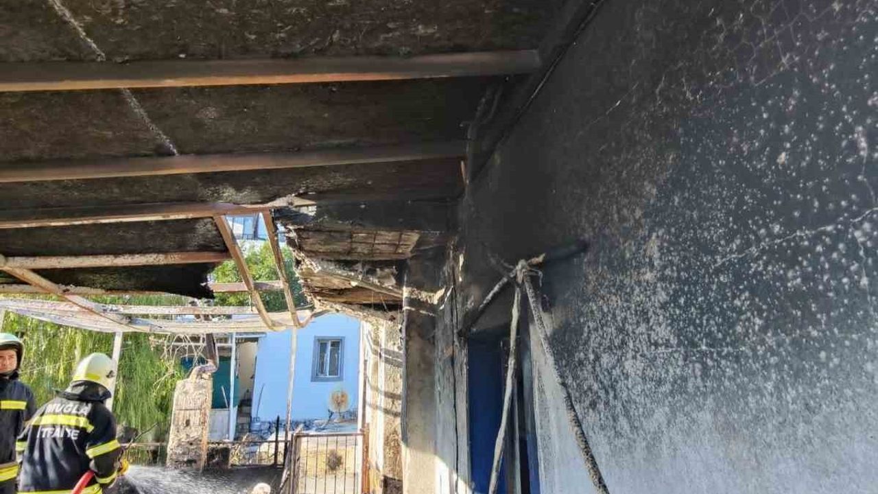 Bodrum'da Elektrik Kontağından Yangın Çıktı