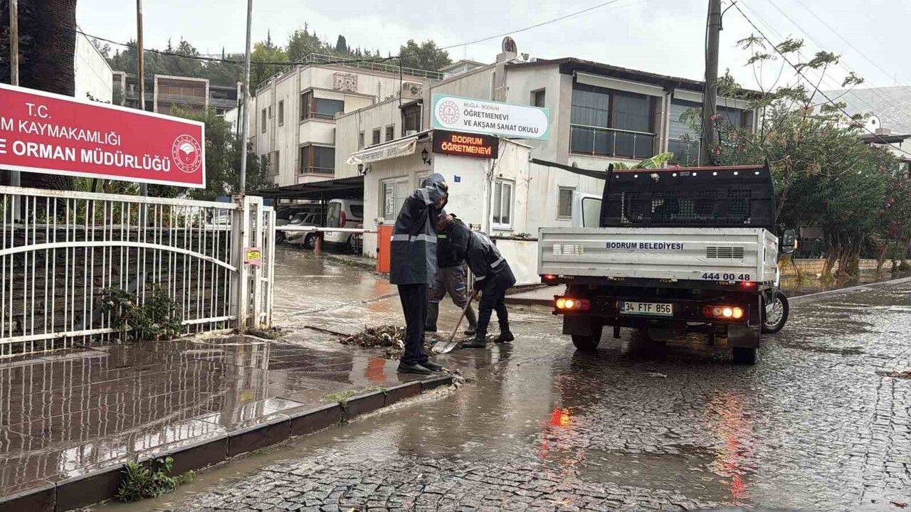 Bodrum'da Sağanak Yağış Etkili Oldu