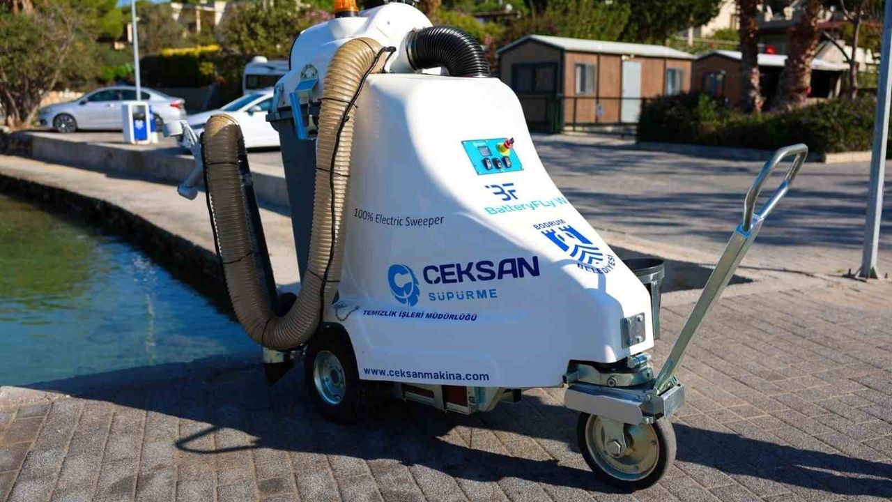 Bodrum'da Yeni Nesil Elektrikli Yol Süpürme Araçları Hizmete Girdi