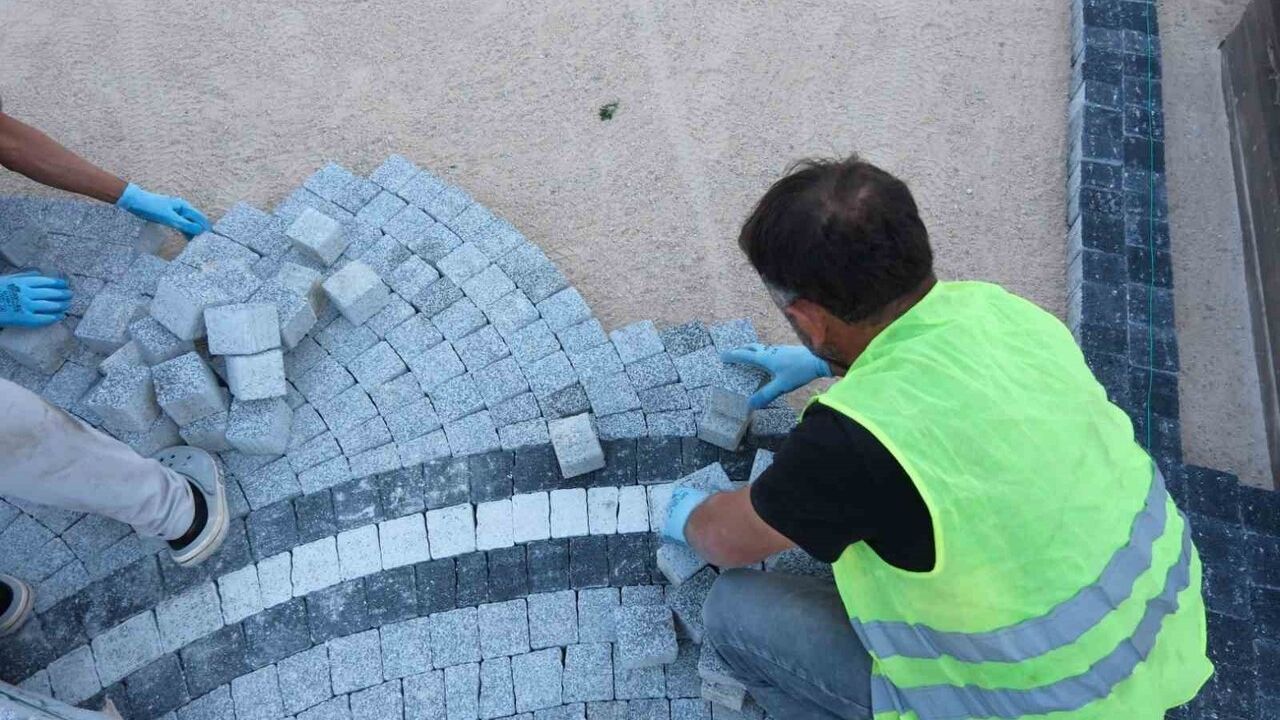 Bodrum Yalıkavak'taki Plaj Caddesi Üstyapı Çalışmaları Hızla Devam Ediyor