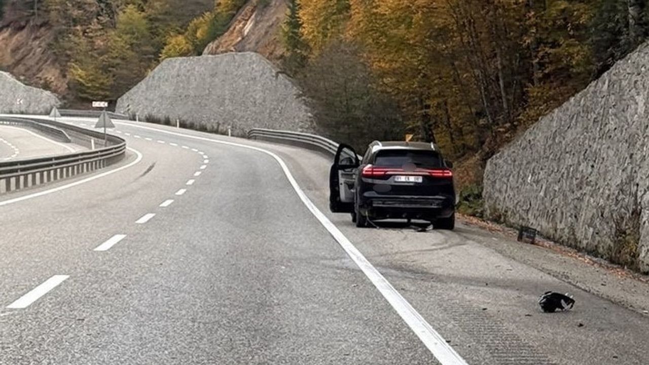 Bolu'da Elektrikli Otomobil İstinat Duvarına Çarptı