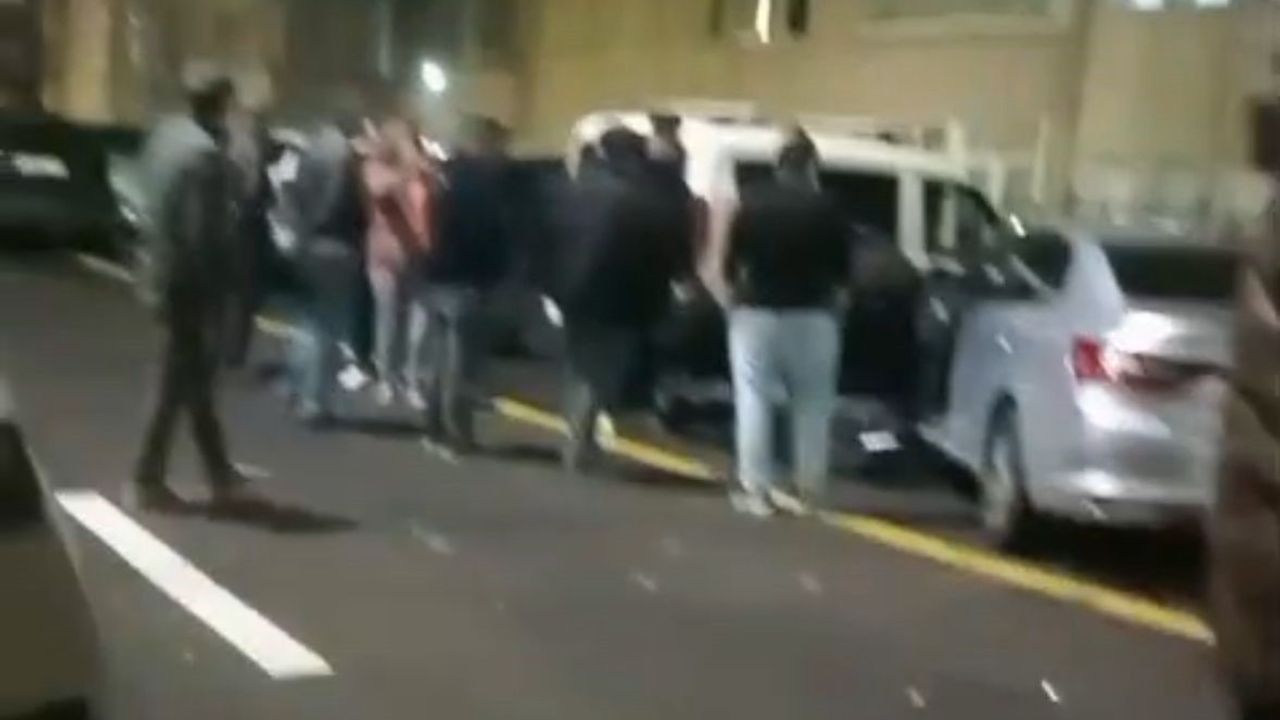 Bolu'da Kontrolden Çıkan Araç Park Halindeki Araçlara Çarptı