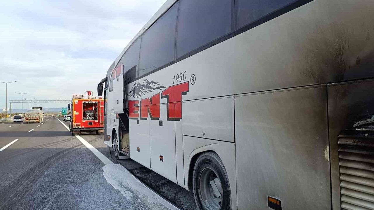 Bolu'da Yolcu Otobüsünde Yangın Çıktı