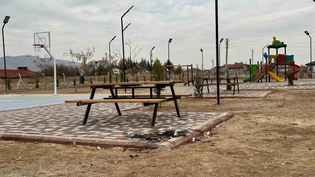 Bolvadin'deki Yeni Parkta Vandalizm Olayı