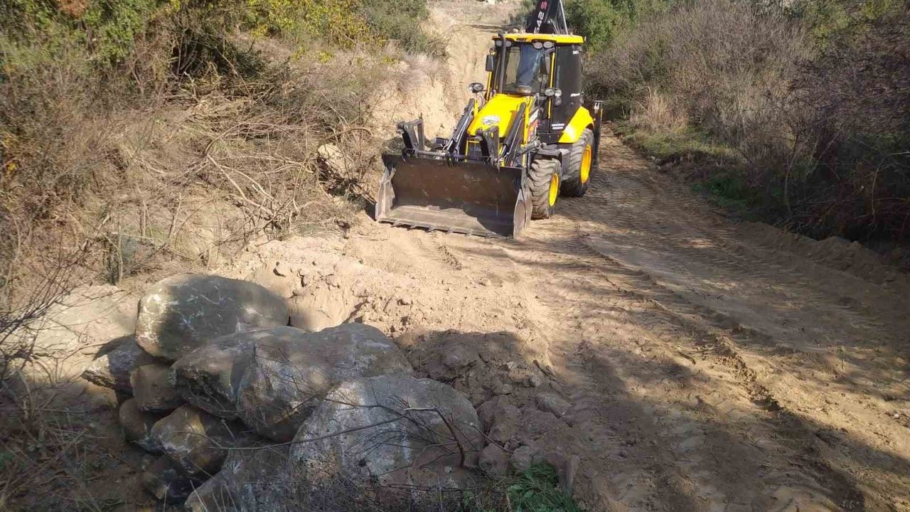 Bozdoğan'da Zeytin Hasadı İçin Arazi Yollarında İyileştirme Çalışmaları