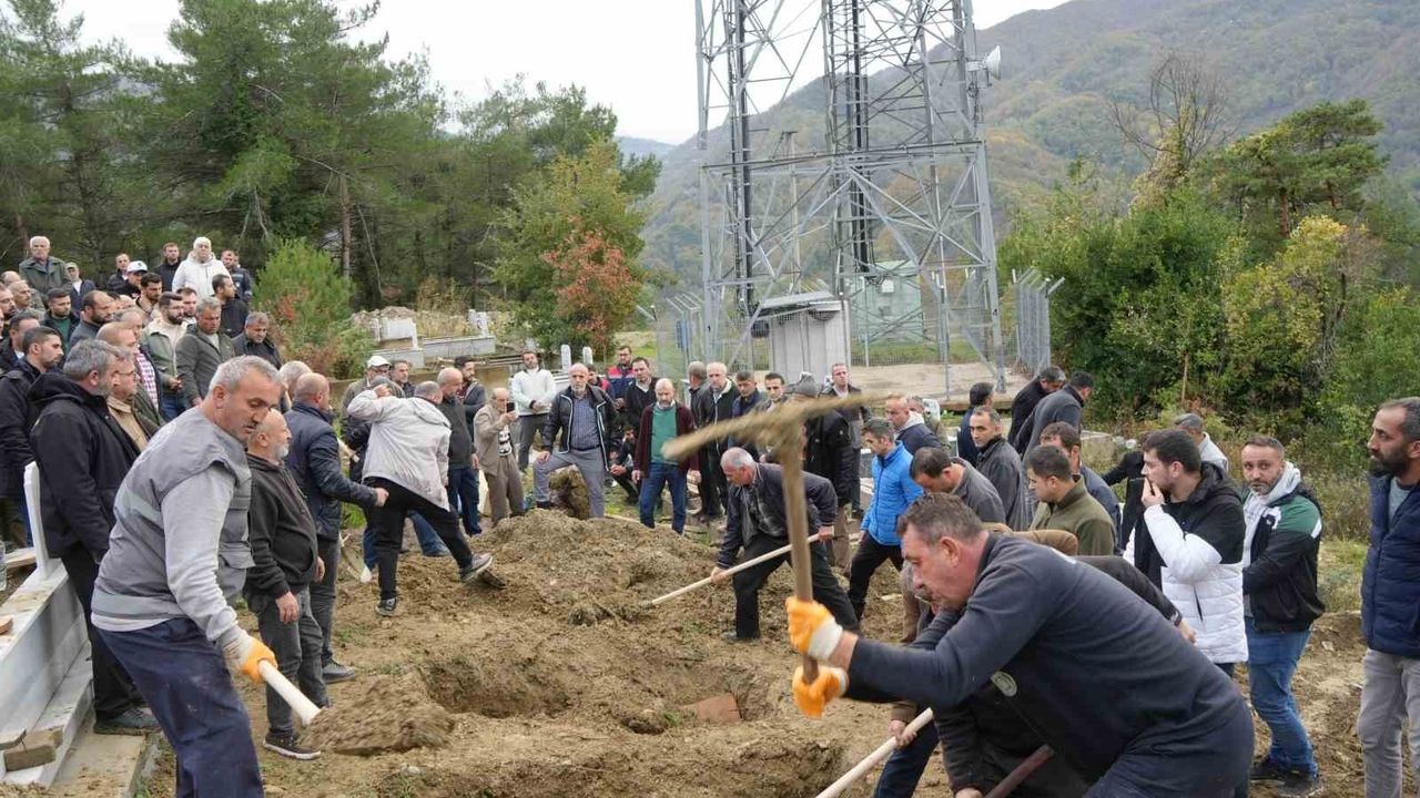Bozkurt'ta Anne ve Oğul Unutulmaz Bir Acıyla Toprağa Verildi