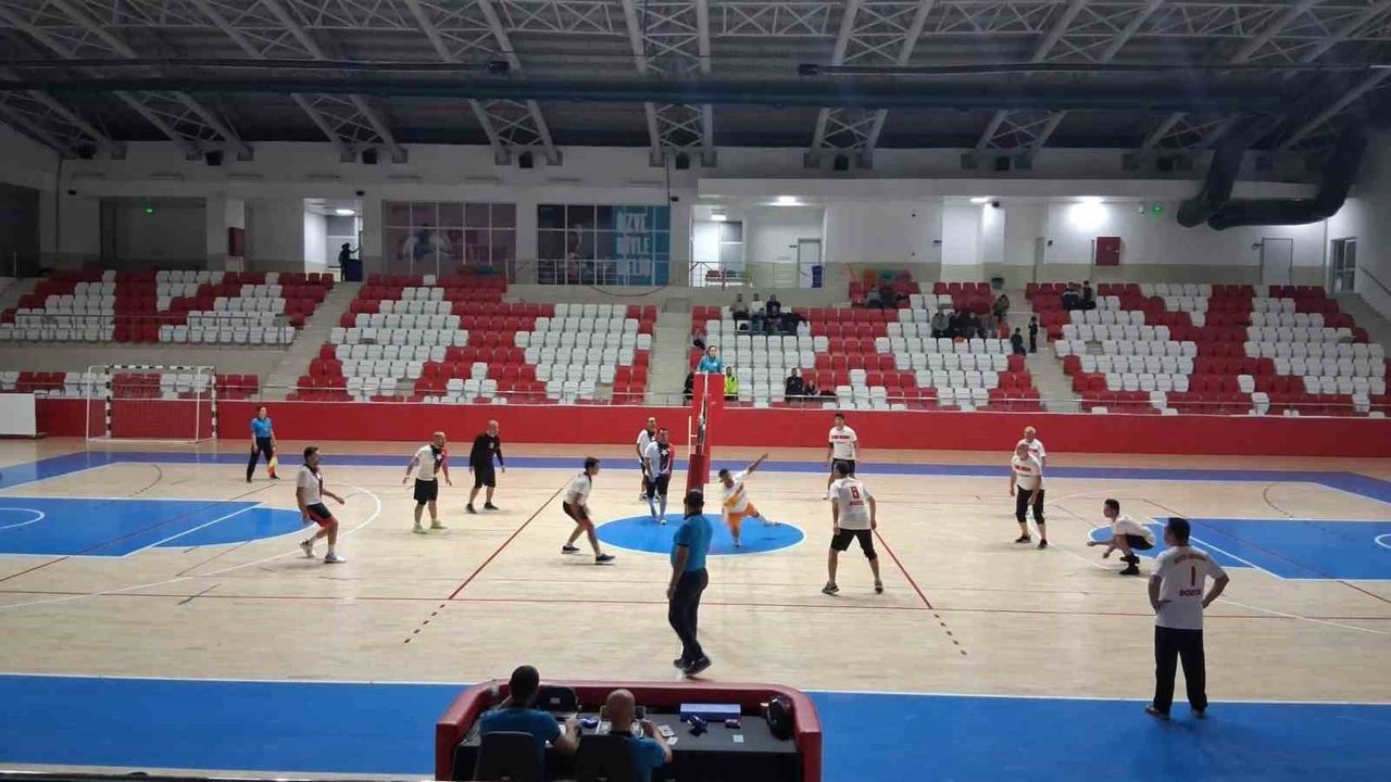 Bozüyük'te Voleybol Turnuvası Heyecanı Başladı