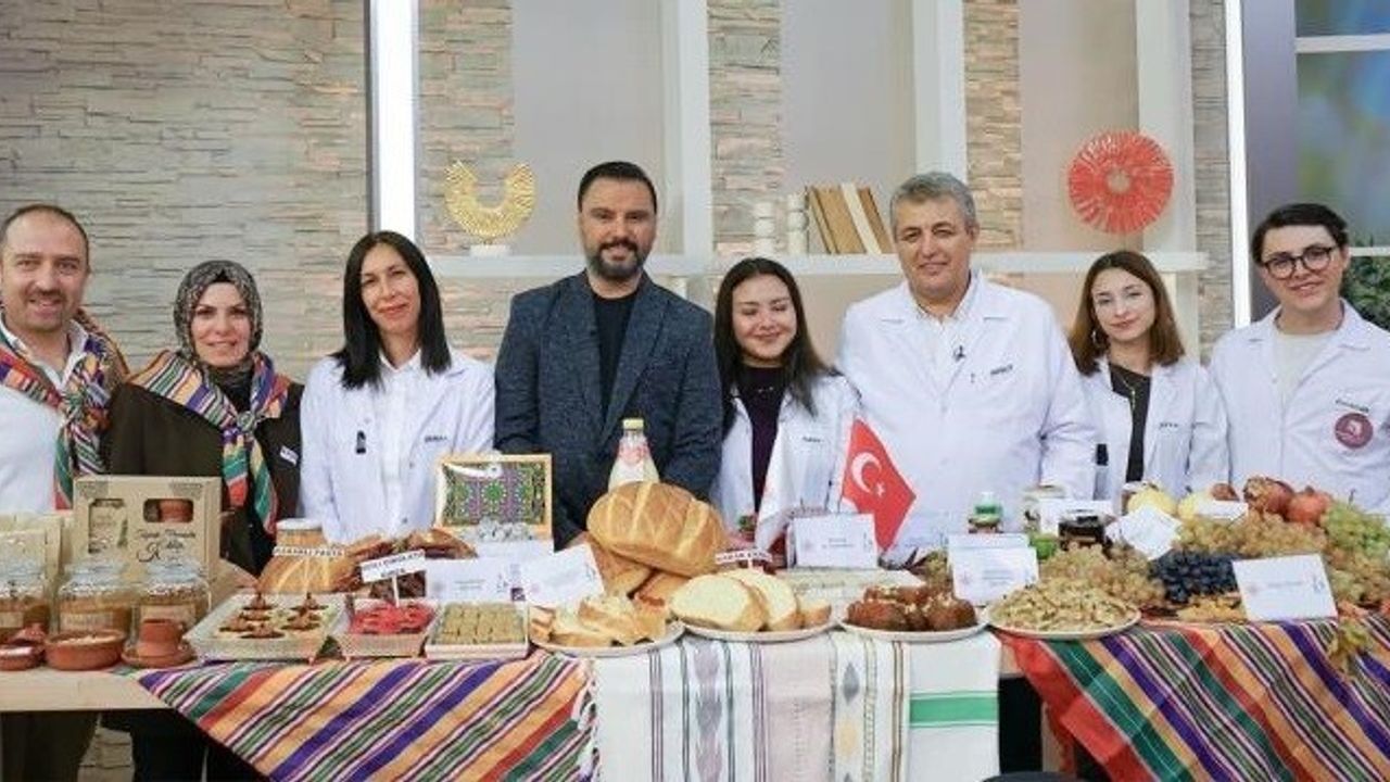 BşEÜ Öğrencileri Bilecik Ürünlerini Tanıttı