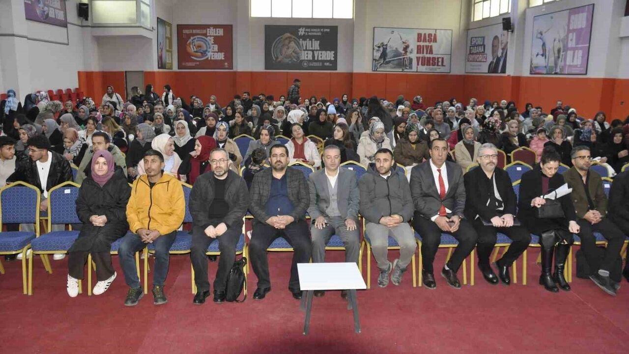 Bulanık'ta Aile Konferansı Büyük İlgi Gördü