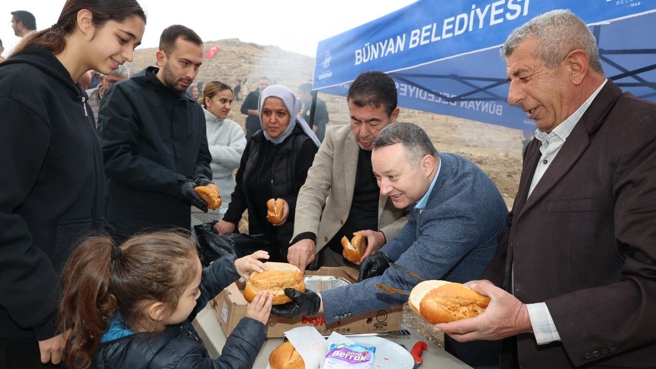 Bünyan'da Fidanlar Toprakla Buluştu