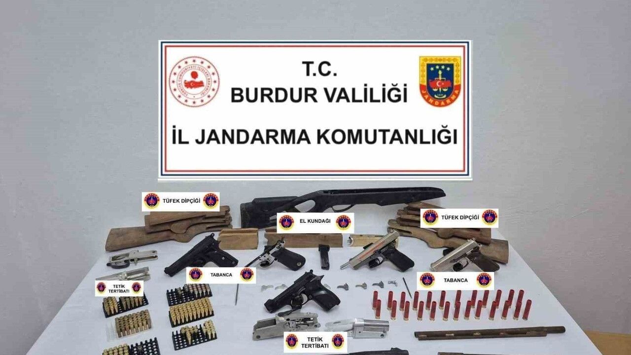 Burdur'da Kaçakçılık Operasyonu: Silah ve Tarihi Eserler Ele Geçirildi