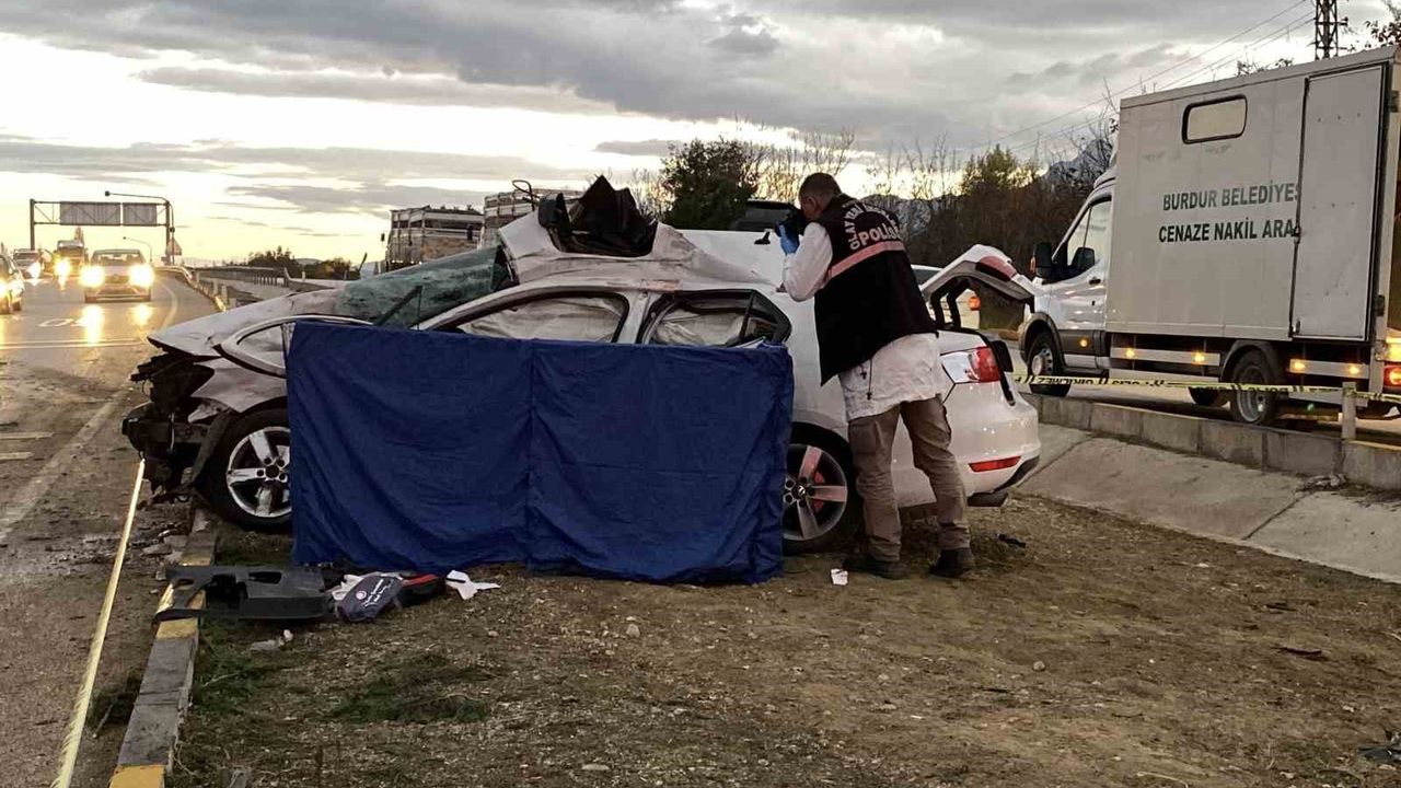 Burdur'da Kavşakta Feci Kaza: 1 Kişi Hayatını Kaybetti