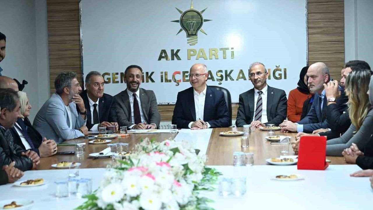 Bursa'da AK Parti'ye 800 Yeni Üye Katıldı