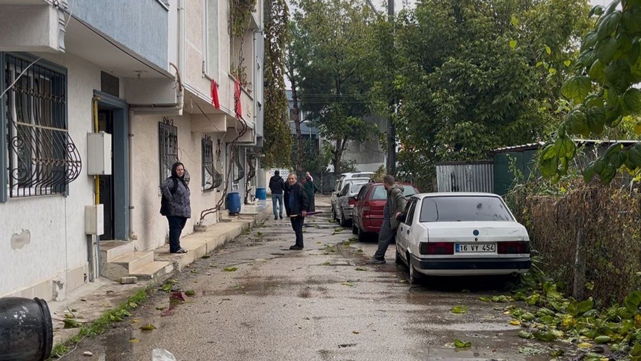 Bursa'da Camdan Düşen Adam Ağır Yaralandı