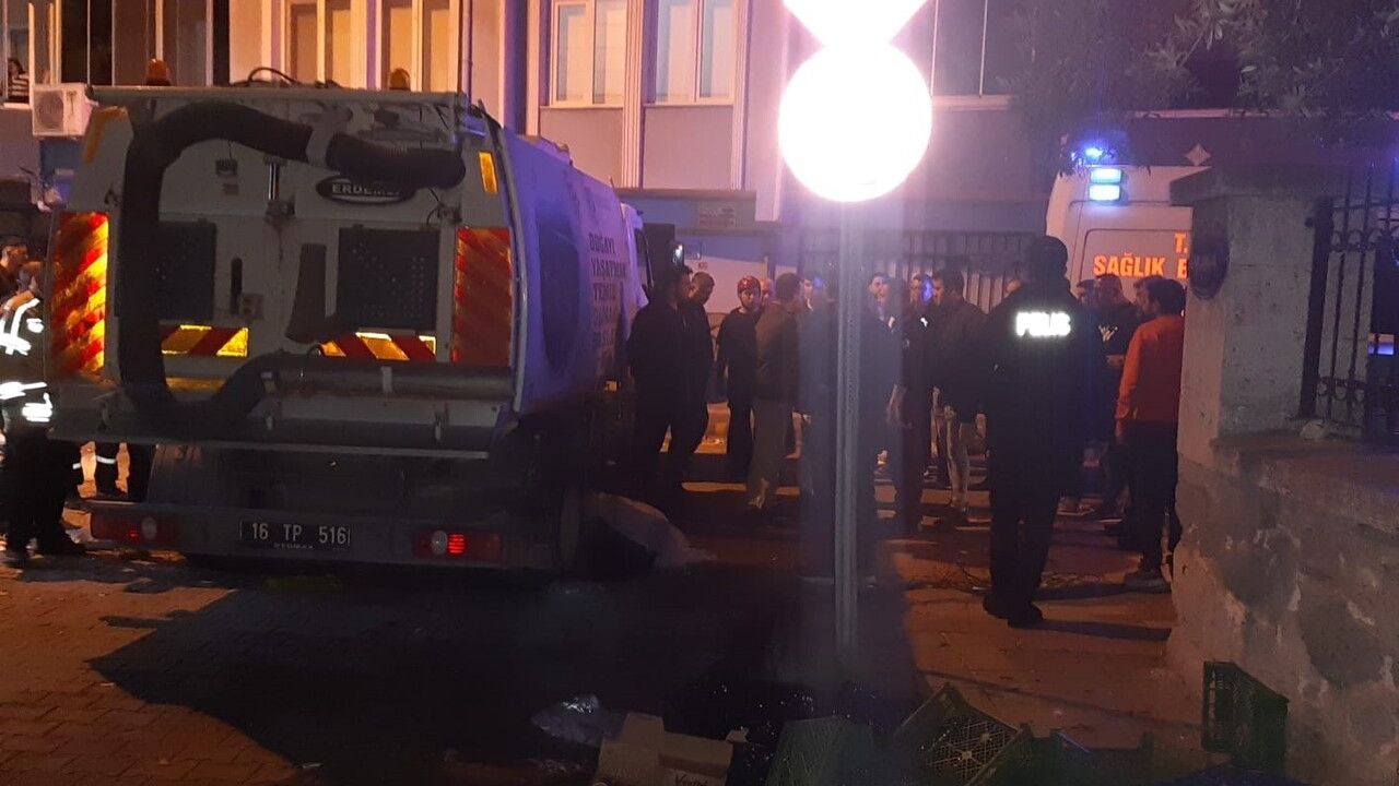 Bursa'da Çöp Kamyonu Geri Manevra Yaptı, Yaşlı Adam Hayatını Kaybetti