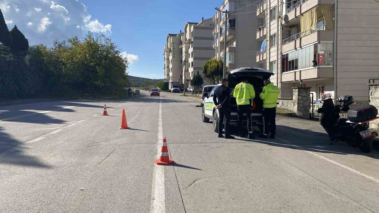 Bursa'da Eğitim Pistinde Feci Kaza: Ehliyetsiz Sürücü Kurye ile Çarpıştı