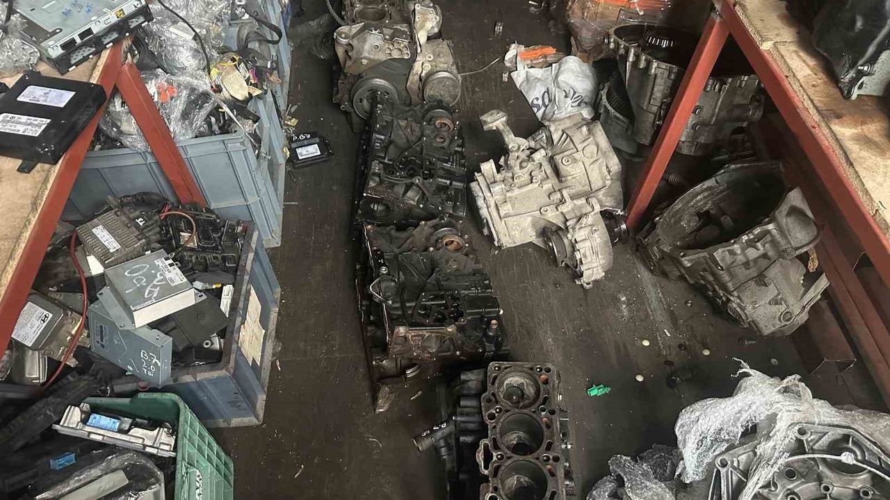 Bursa'da Eş Zamanlı Büyük Kaçakçılık Operasyonu