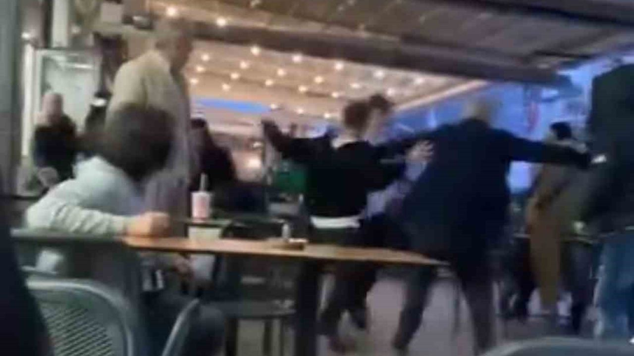 Bursa'da Gençler Arasında Kavga Kameralara Yansıdı